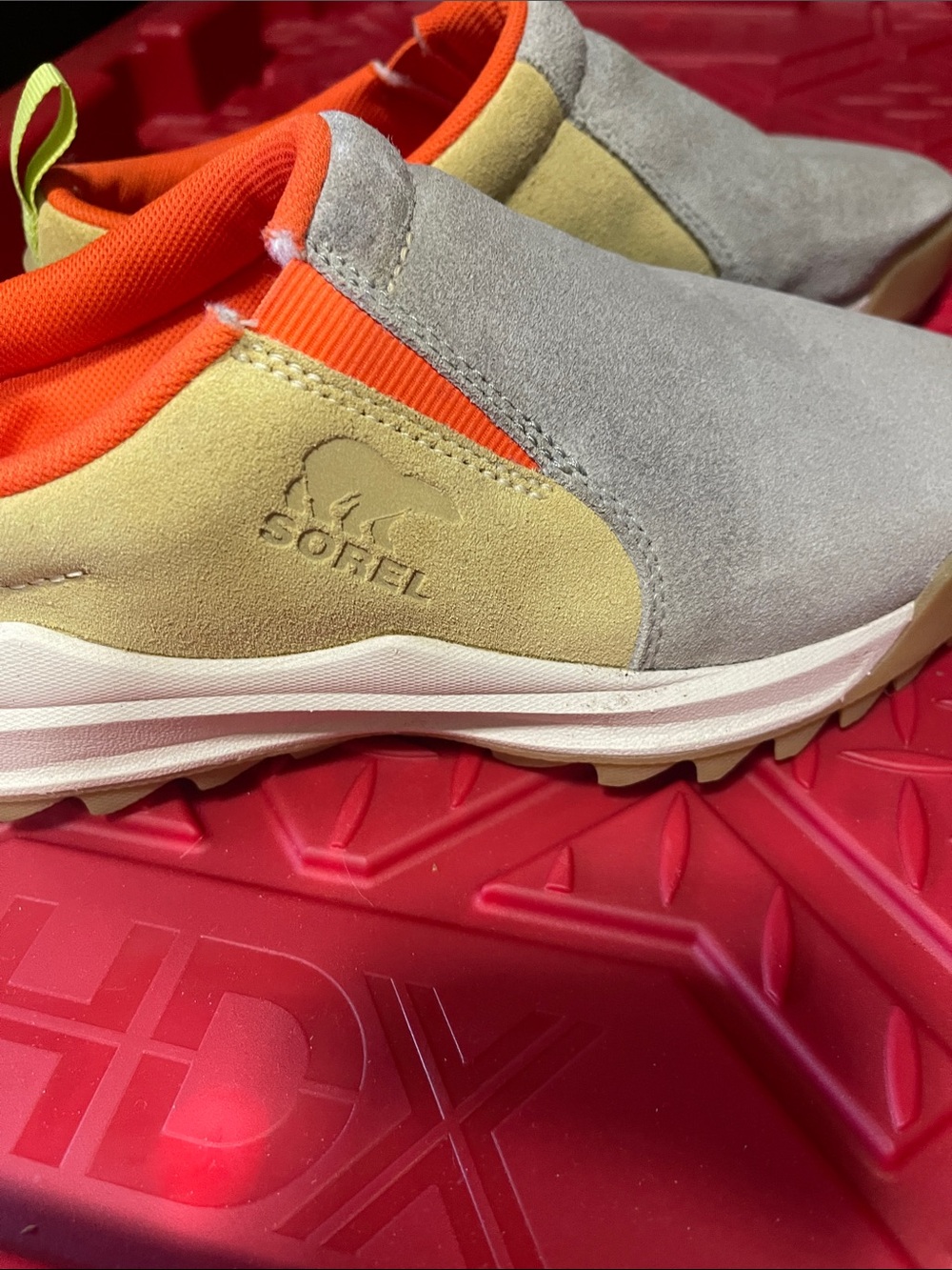 Sorel Beige Suede Sneaker with White Sole and Neon Yellow Pull Tab sz8 - Picture 6 of 8